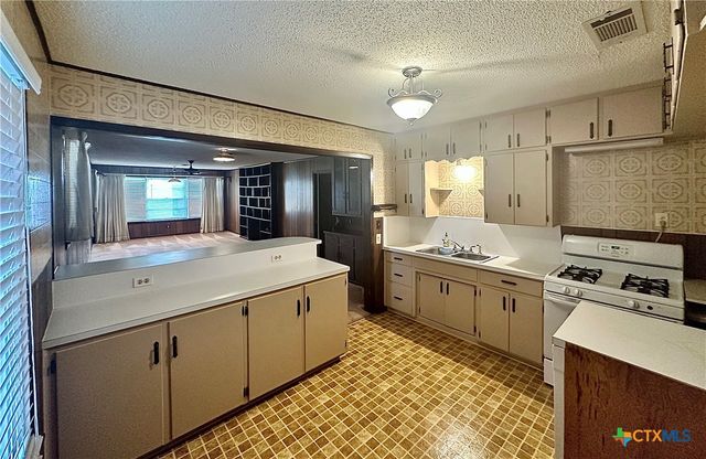1907 Bridge Street, Gatesville, TX 76528