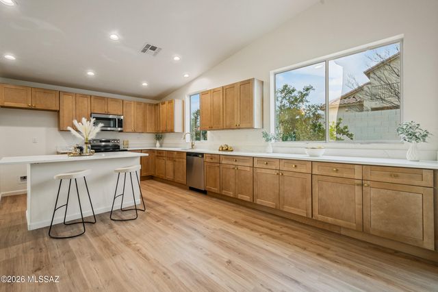 1054 W Squawbush Court, Tucson, AZ 85737