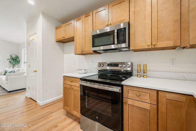 1054 W Squawbush Court, Tucson, AZ 85737