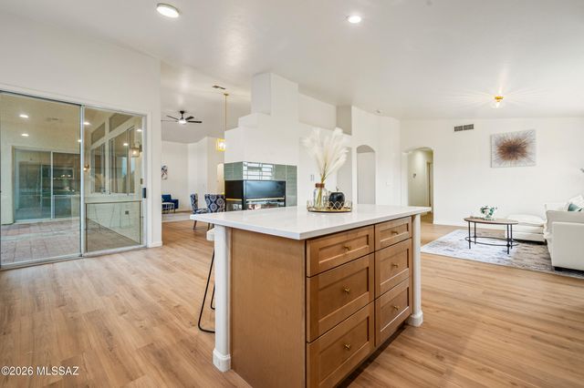 1054 W Squawbush Court, Tucson, AZ 85737