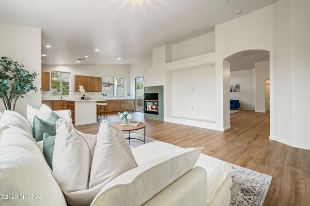 1054 W Squawbush Court, Tucson, AZ 85737