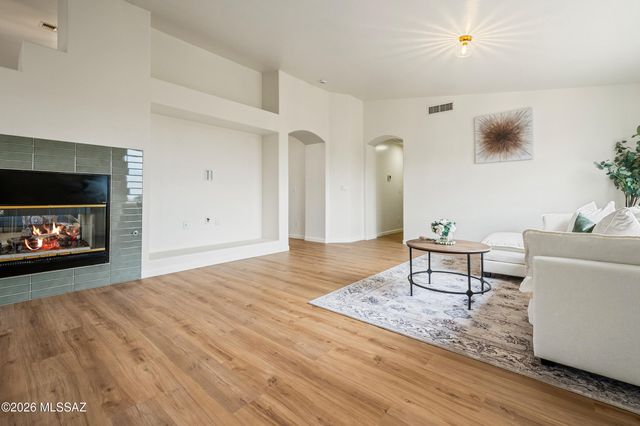 1054 W Squawbush Court, Tucson, AZ 85737