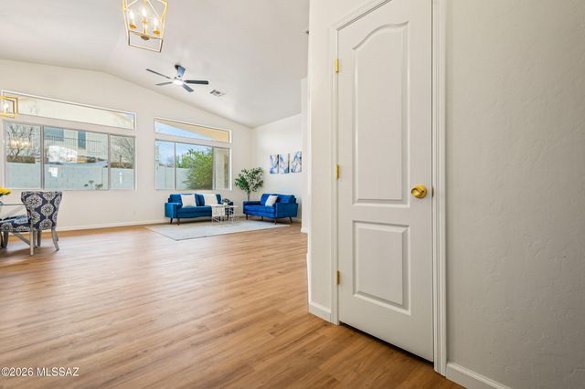 1054 W Squawbush Court, Tucson, AZ 85737