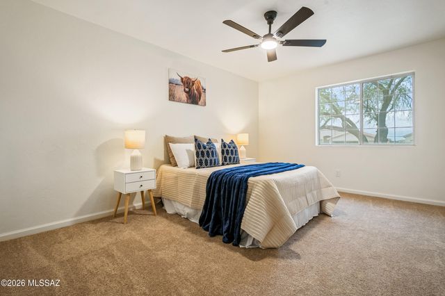 1054 W Squawbush Court, Tucson, AZ 85737