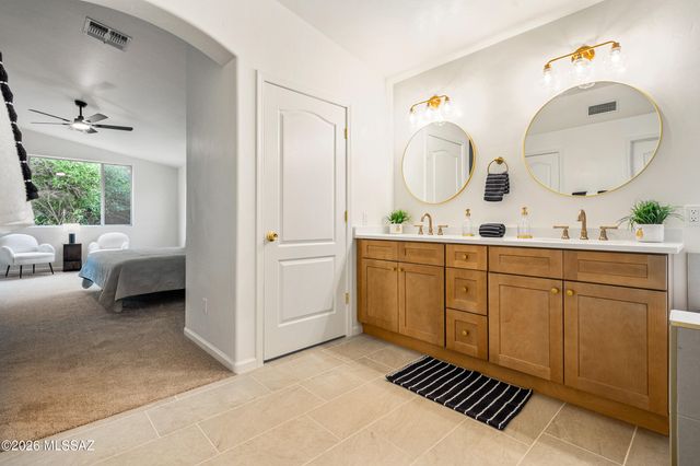 1054 W Squawbush Court, Tucson, AZ 85737