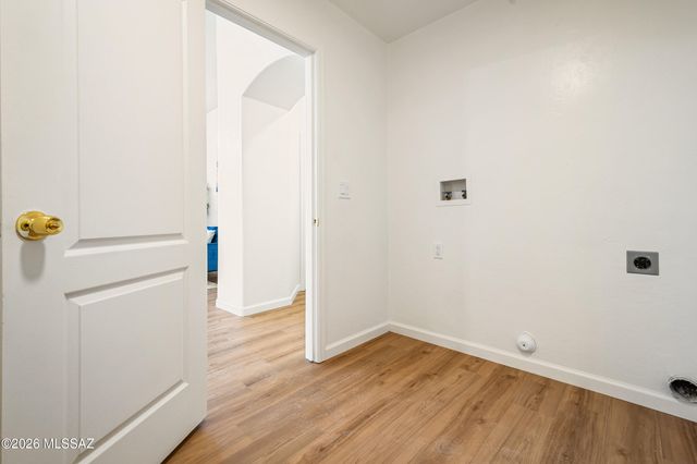 1054 W Squawbush Court, Tucson, AZ 85737