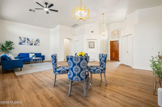 1054 W Squawbush Court, Tucson, AZ 85737