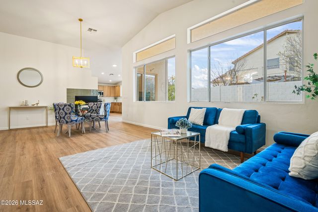 1054 W Squawbush Court, Tucson, AZ 85737