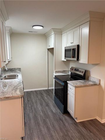 125 Carol LN, Portsmouth, VA 23701