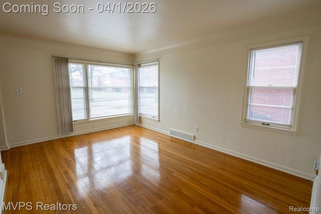 21465 Bournemouth Street, Harper Woods, MI 48225