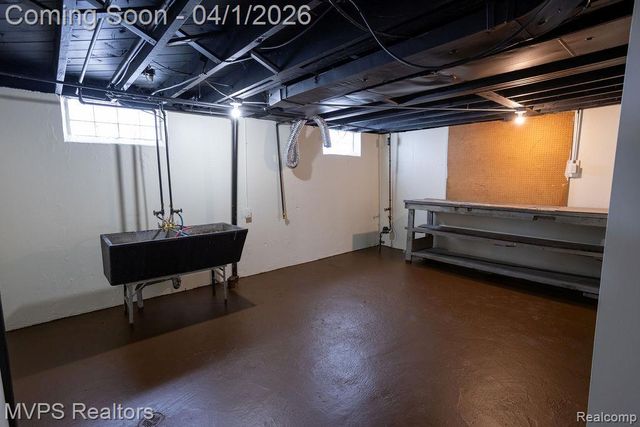 21465 Bournemouth Street, Harper Woods, MI 48225