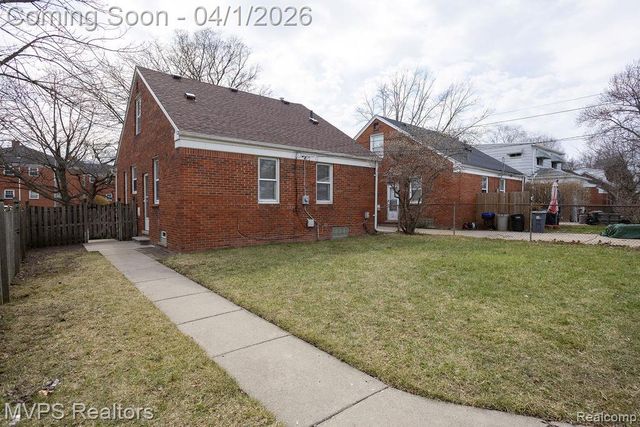 21465 Bournemouth Street, Harper Woods, MI 48225