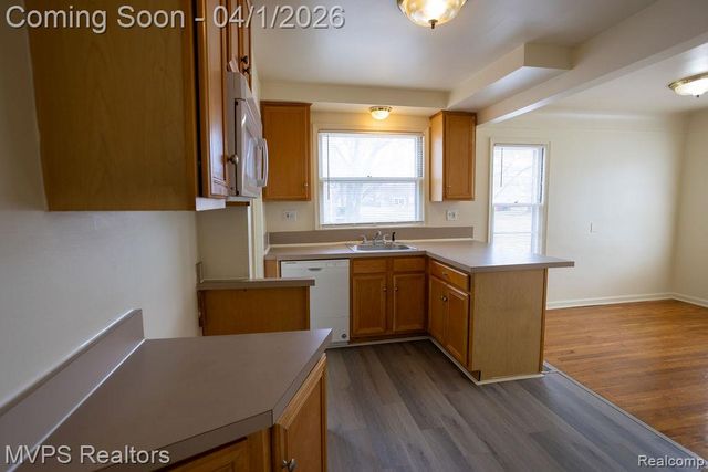 21465 Bournemouth Street, Harper Woods, MI 48225