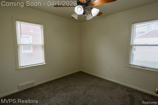 21465 Bournemouth Street, Harper Woods, MI 48225