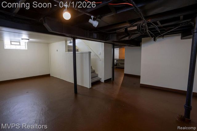 21465 Bournemouth Street, Harper Woods, MI 48225