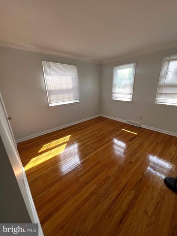 2 THORNHILL RD, Cherry Hill, NJ 08003