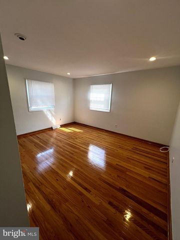 2 THORNHILL RD, Cherry Hill, NJ 08003
