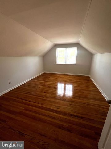 2 THORNHILL RD, Cherry Hill, NJ 08003