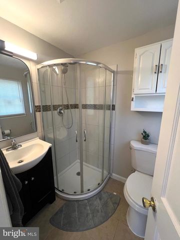2 THORNHILL RD, Cherry Hill, NJ 08003