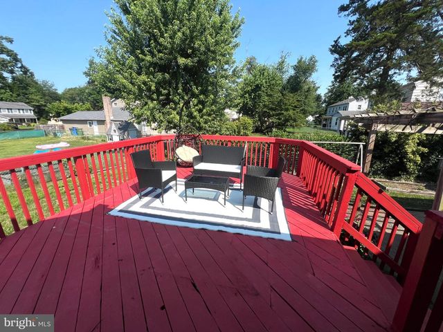 2 THORNHILL RD, Cherry Hill, NJ 08003