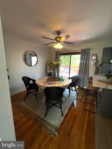 2 THORNHILL RD, Cherry Hill, NJ 08003