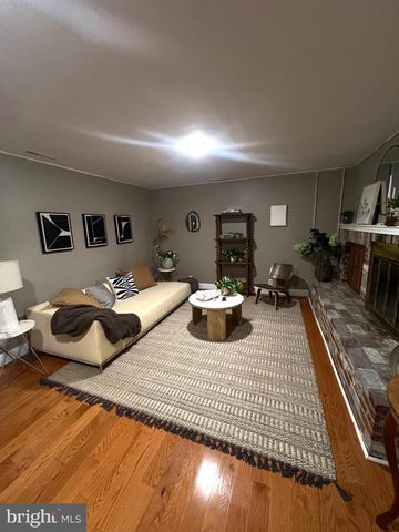 2 THORNHILL RD, Cherry Hill, NJ 08003