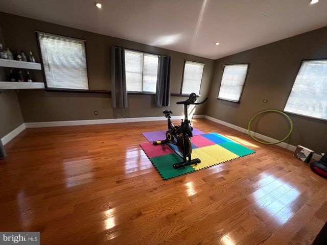 2 THORNHILL RD, Cherry Hill, NJ 08003