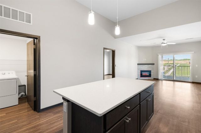 2877 Spring Rose Circle 303, Coralville, IA 52241