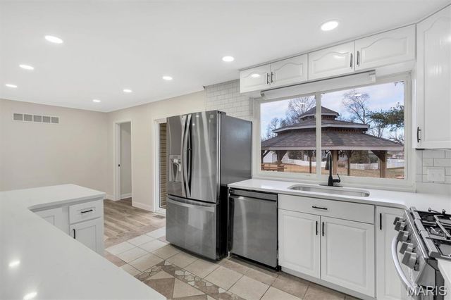 74 Jane Drive, St Peters, MO 63376