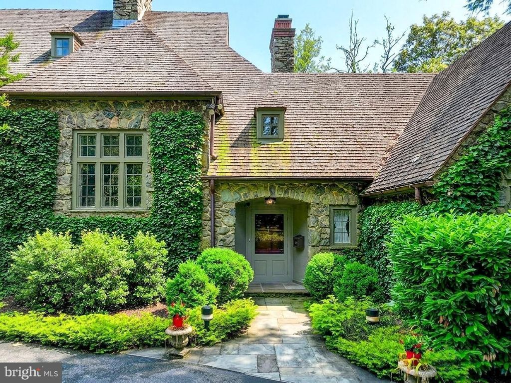 102 COTSWOLD RD, Baltimore, MD 21210
