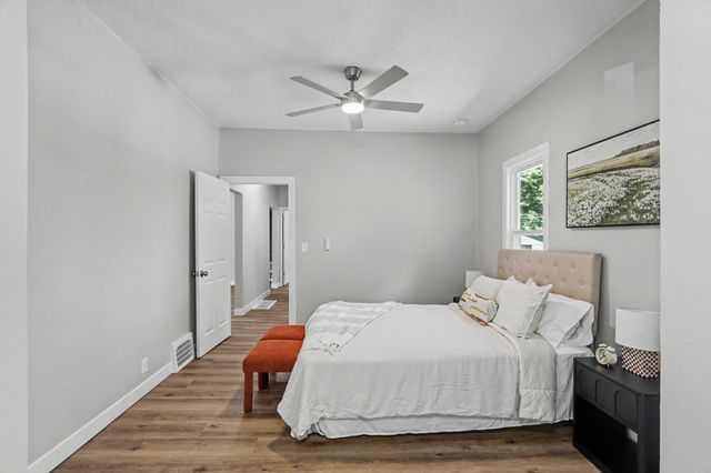 2006 E 13th Street, Des Moines, IA 50316
