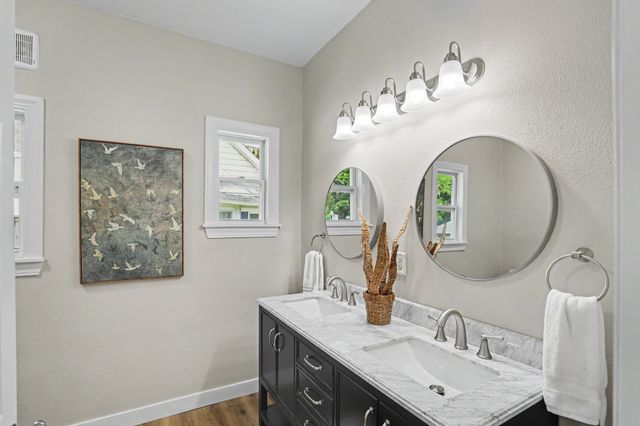 2006 E 13th Street, Des Moines, IA 50316