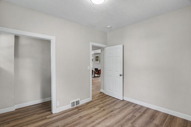 2006 E 13th Street, Des Moines, IA 50316