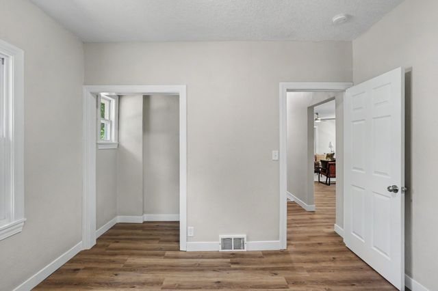 2006 E 13th Street, Des Moines, IA 50316