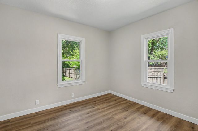 2006 E 13th Street, Des Moines, IA 50316