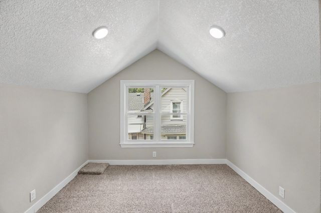 2006 E 13th Street, Des Moines, IA 50316