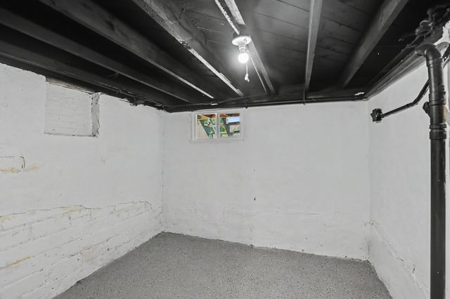 2006 E 13th Street, Des Moines, IA 50316
