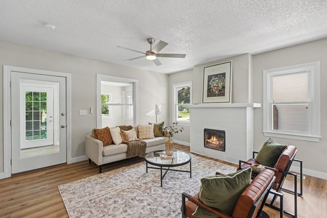 2006 E 13th Street, Des Moines, IA 50316