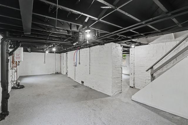 2006 E 13th Street, Des Moines, IA 50316