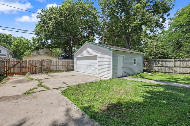2006 E 13th Street, Des Moines, IA 50316
