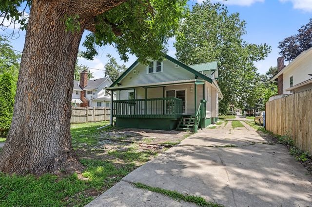2006 E 13th Street, Des Moines, IA 50316