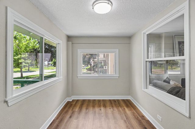 2006 E 13th Street, Des Moines, IA 50316