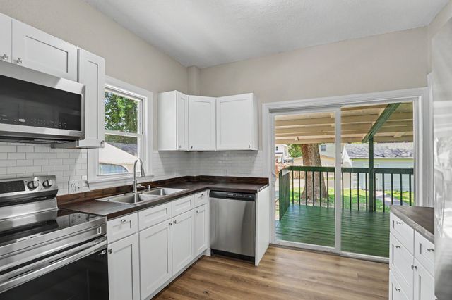 2006 E 13th Street, Des Moines, IA 50316