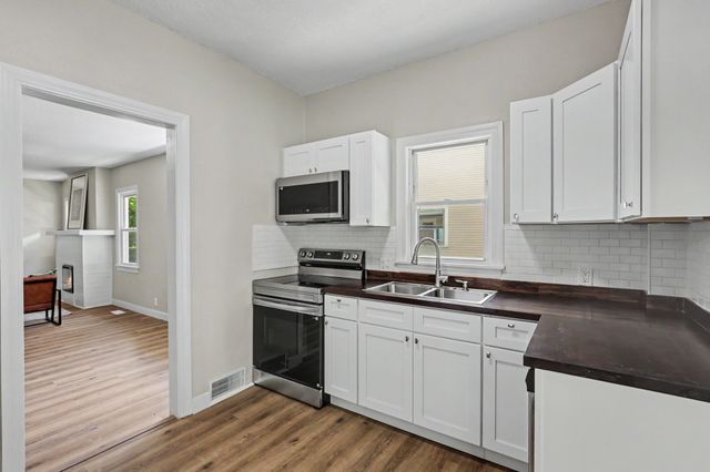 2006 E 13th Street, Des Moines, IA 50316