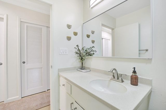 407 407 Orange St 410, Oakland, CA 94610