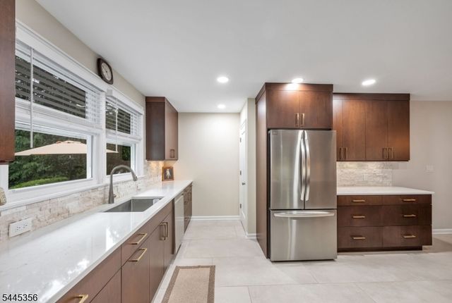 320 Monroe Ave, Wyckoff Twp., NJ 07481