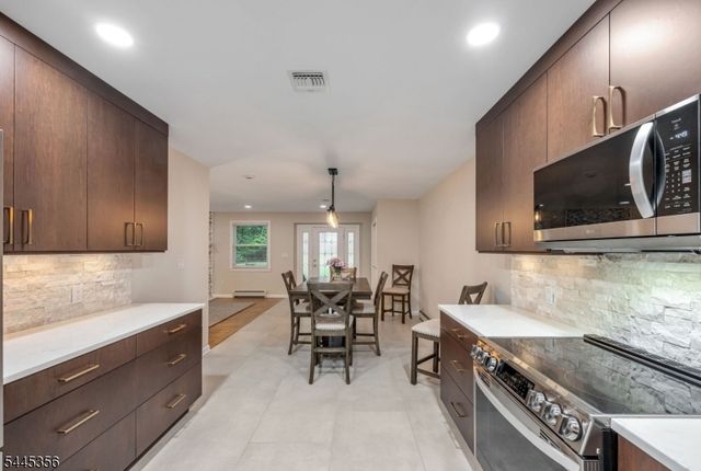 320 Monroe Ave, Wyckoff Twp., NJ 07481