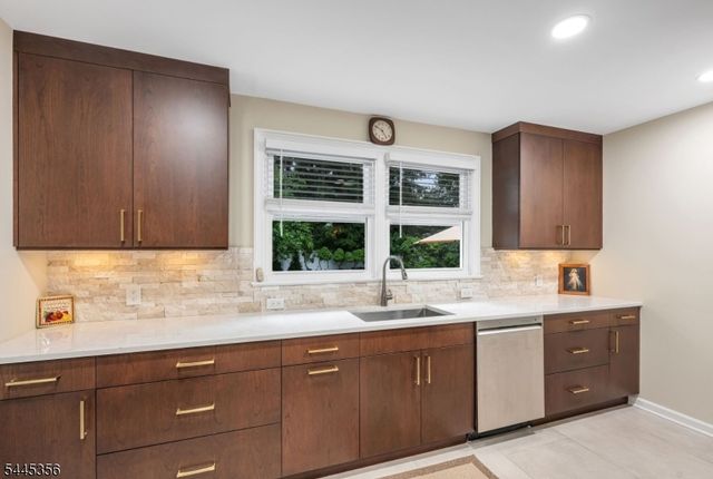320 Monroe Ave, Wyckoff Twp., NJ 07481