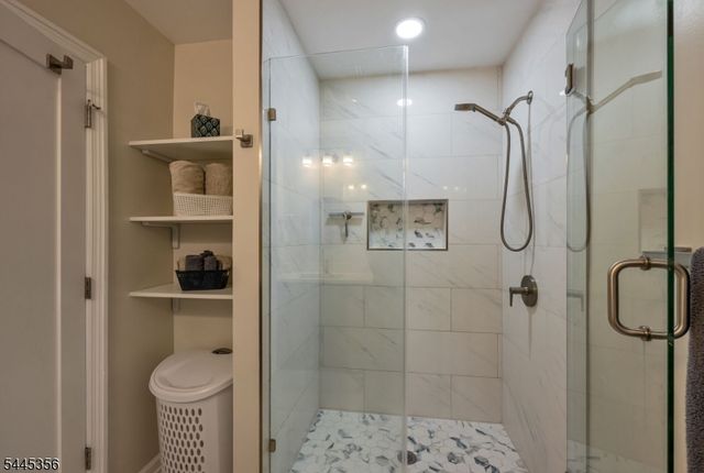 320 Monroe Ave, Wyckoff Twp., NJ 07481