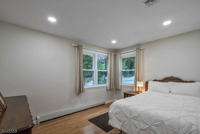 320 Monroe Ave, Wyckoff Twp., NJ 07481